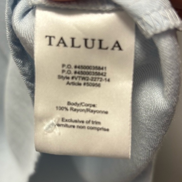 Aritzia TALULA Sleeveless Button Detail Shirt
Blouse baby blue - Picture 4 of 5